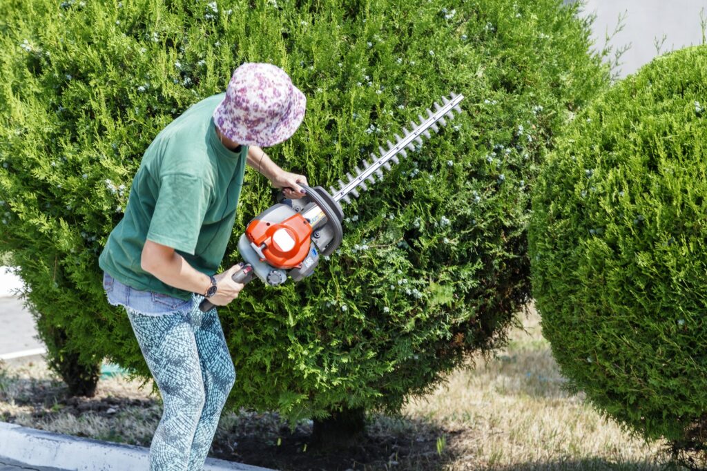 Professional Garden Pruner Handheld Hedge Cutter BU-KO 26cc Petrol hedge Trimmer 600mm Strimmer Cutting Length with Dual Action Blades 180 Degrees Adjustable Rotatable Handle