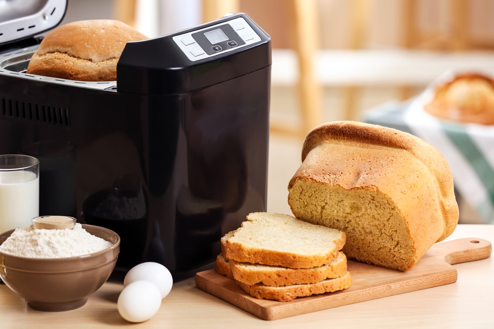 how does a bread maker work