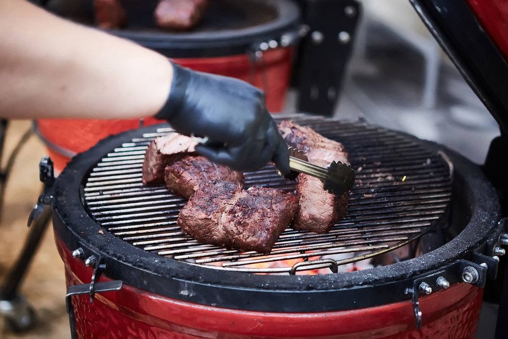 How to Use a BBQ Smoker