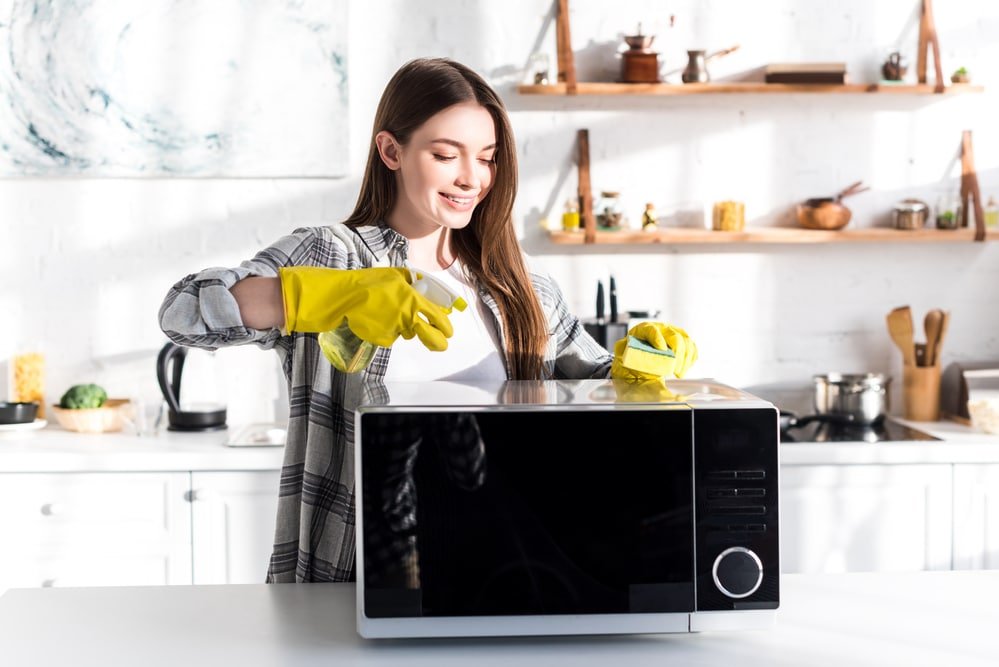 how to clean a microwave