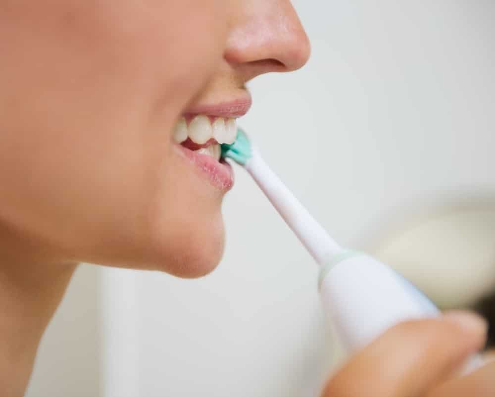 how to use an electric toothbrush