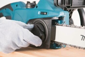 power tool for cutting wood and tree felling